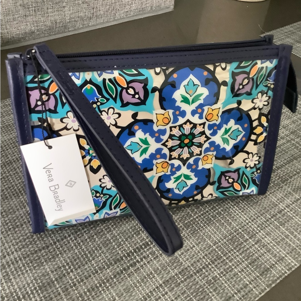 Vera Bradley Clear Beach Wristlet Lisbon Medallion Cool NWT